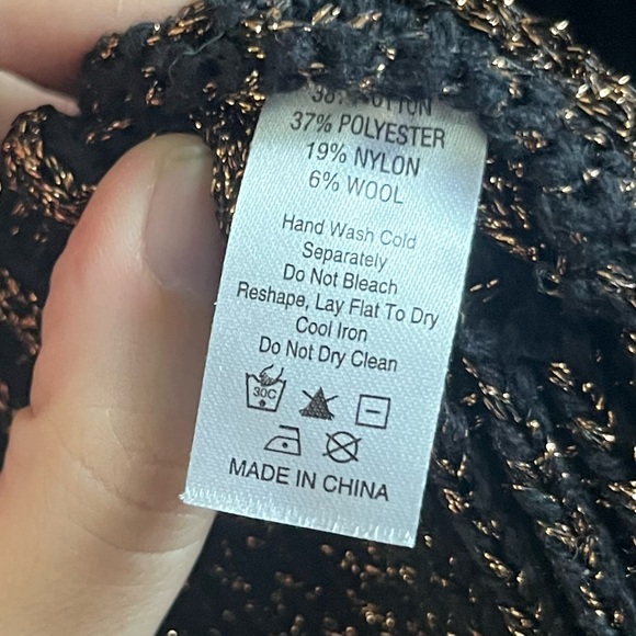 Marie Oliver Oversized‎ Knit Sweater Black Metallic Gold Thread Size 1X - Picture 6 of 6